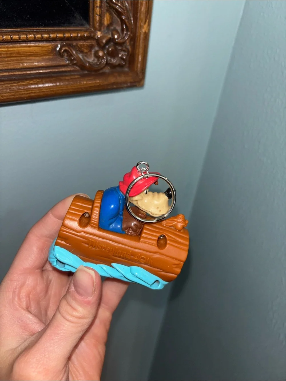 Disneyland 40th Anniversary Splash Mountain Goofy Log Ride Keychain 1995 Disney